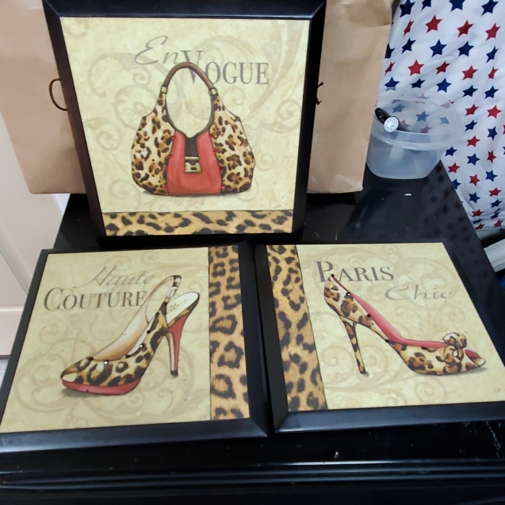 Paris themed wall hangings
